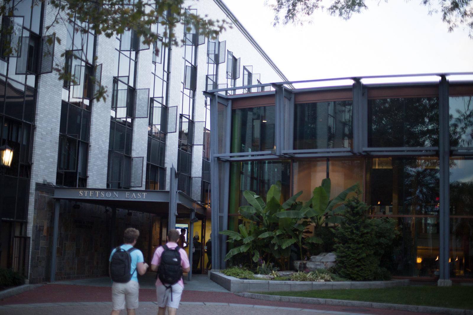 Northeastern’s dining hall employees receive new contracts after students and workers rally for better working conditions. PHOTO BY PAIGE WARD/ DAILY FREE PRESS STAFF