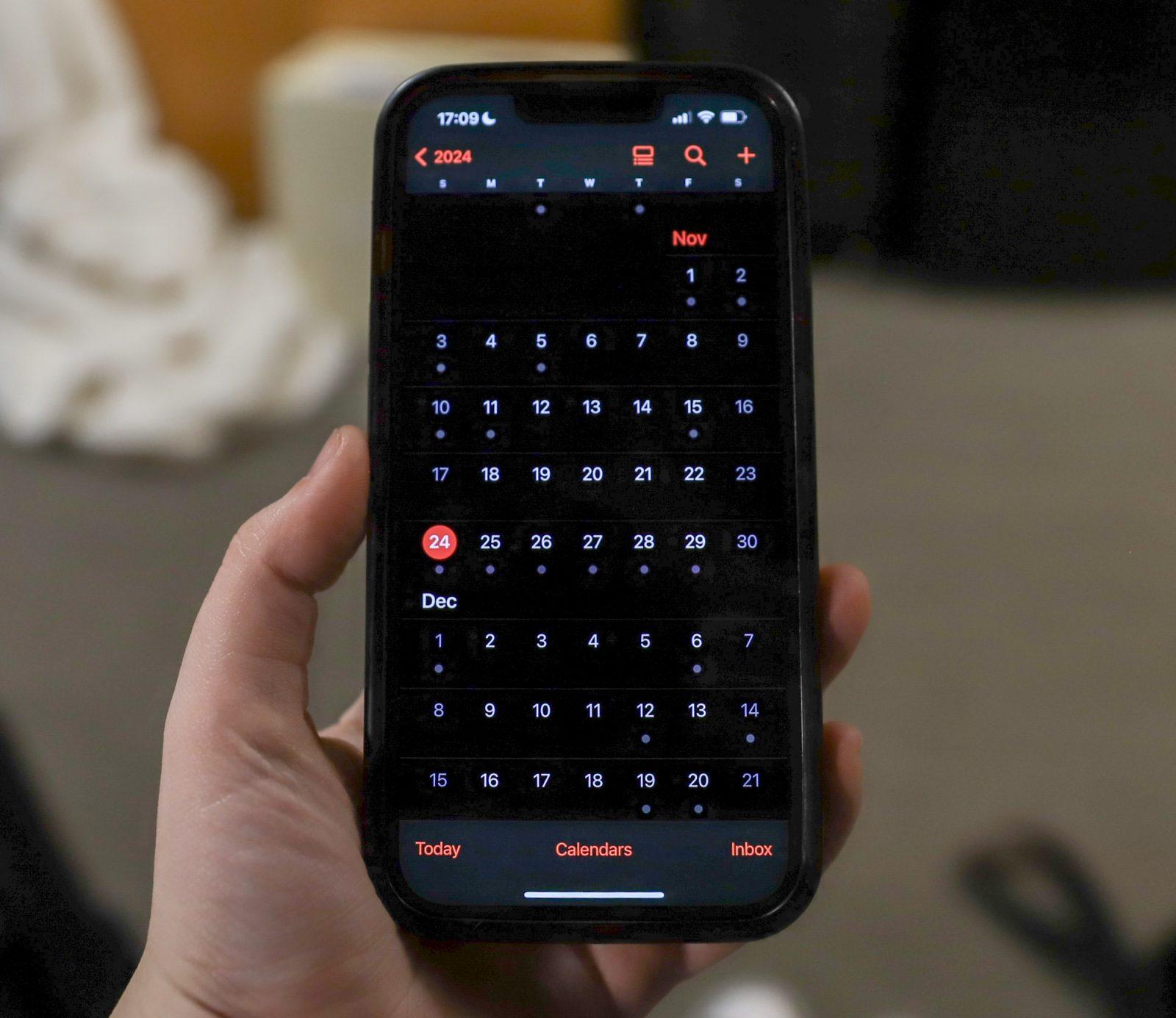 The calendar app on an iPhone displaying the month of November. Many Boston University students have expressed their frustrations in regards to the amount of time the University allotted for students’ Thanksgiving break. KATE KOTLYAR/DFP PHOTOGRAPHER