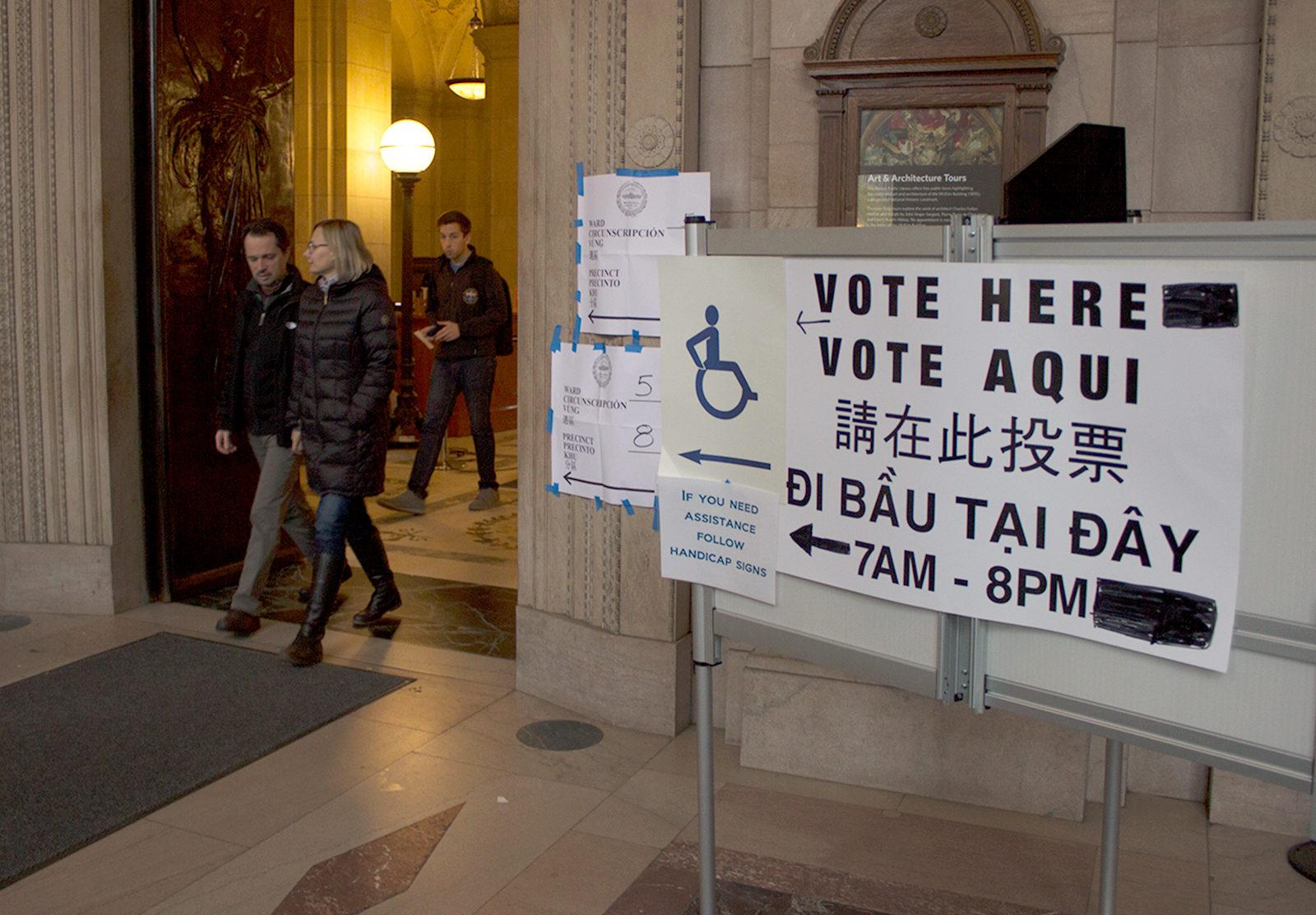 Boston University Democrats encourage voting by handing out stickers and buttons at the Boston Public Library Tuesday afternoon. PHOTO BY JENNA MANTO/ DAILY FREE PRESS STAFF