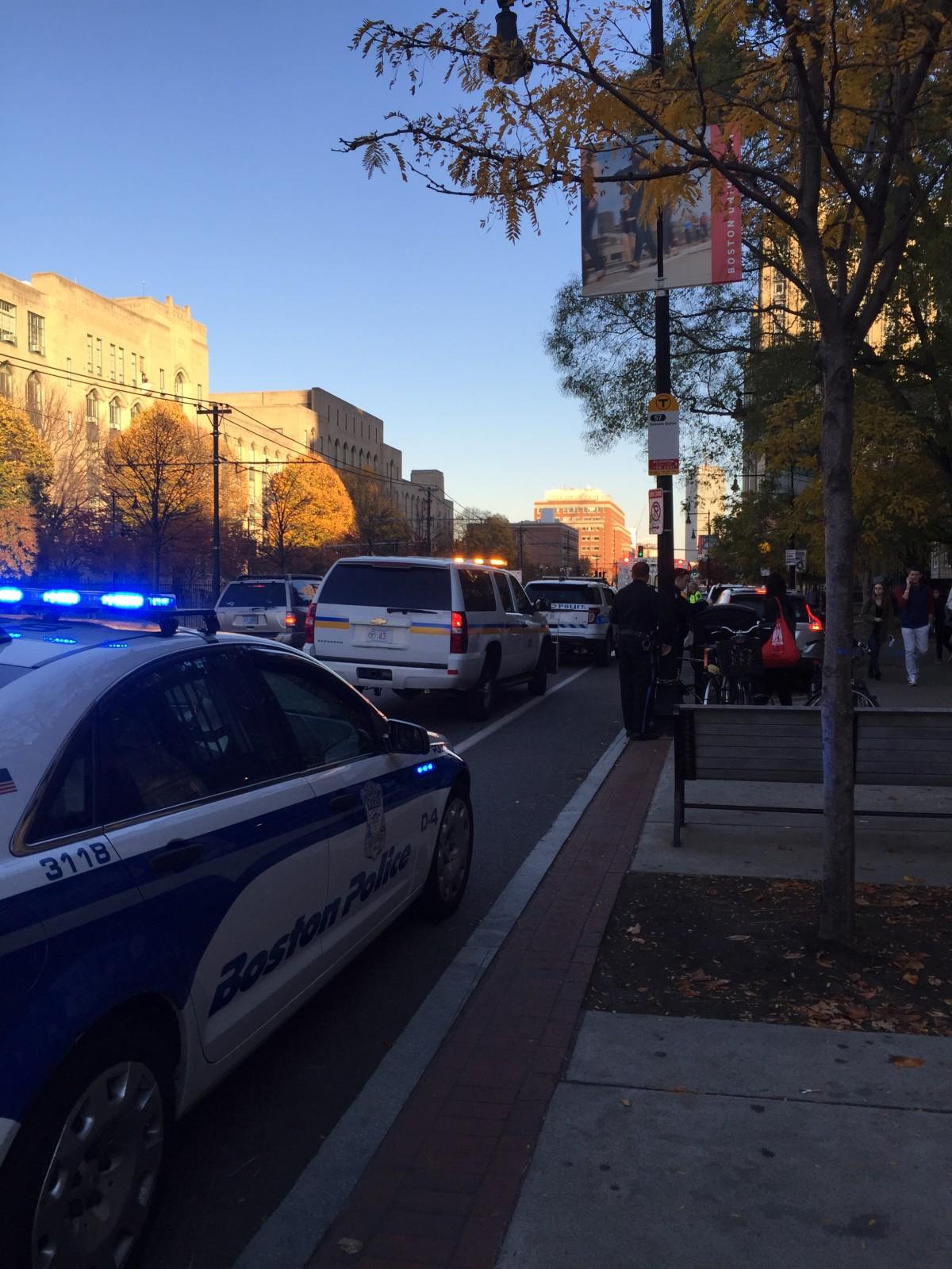 A collision between a biker and a vehicle took place at 722 Commonwealth Ave. Wednesday afternoon. PHOTO BY OLIVIA NADEL/DAILY FREE PRESS STAFF