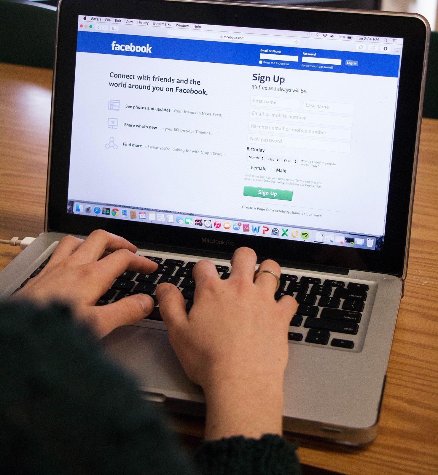 A study released Monday in Personality and Individual Differences found that insecure people use Facebook to seek attention. PHOTO ILLUSTRATION BY OLIVIA NADEL/DAILY FREE PRESS STAFF