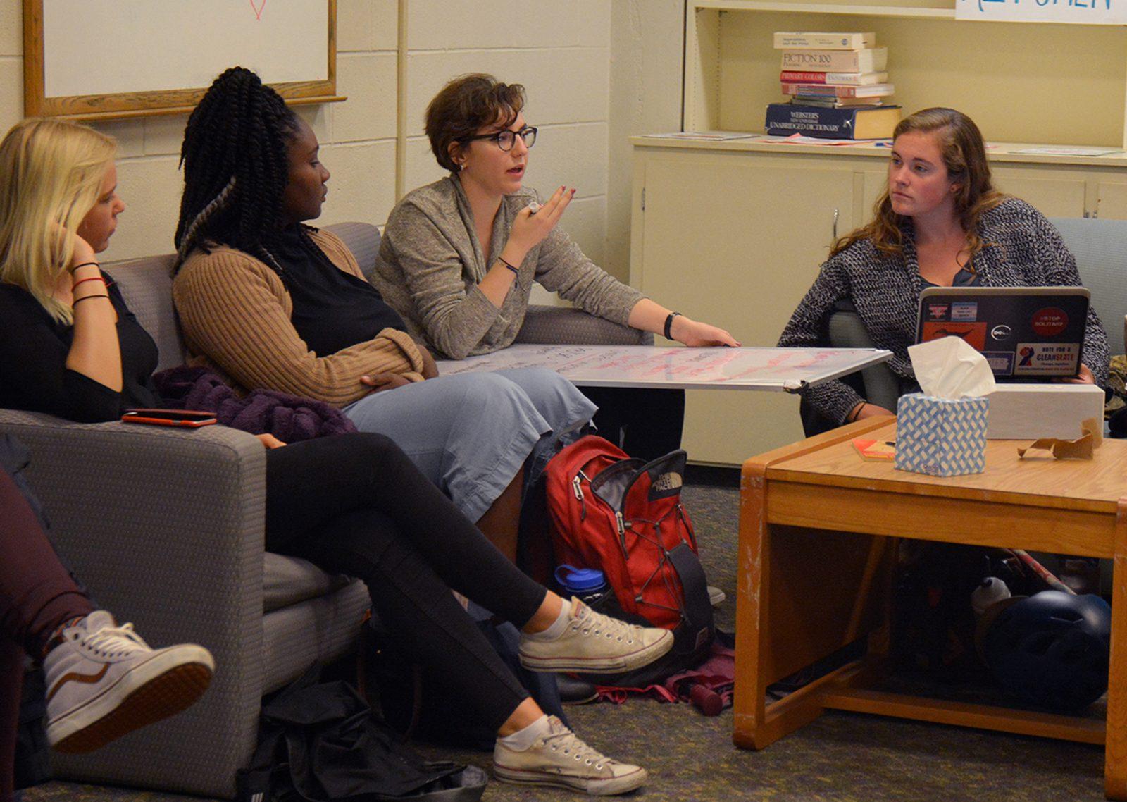 Group members listen as Hanaan Yazdi (CAS ’18) discusses the challenges of organizing events at BU, during the first BU Coaltion of Student Activists meeting Friday evening. PHOTO BY JESS RICHARDSON/ DAILY FREE PRESS STAFF