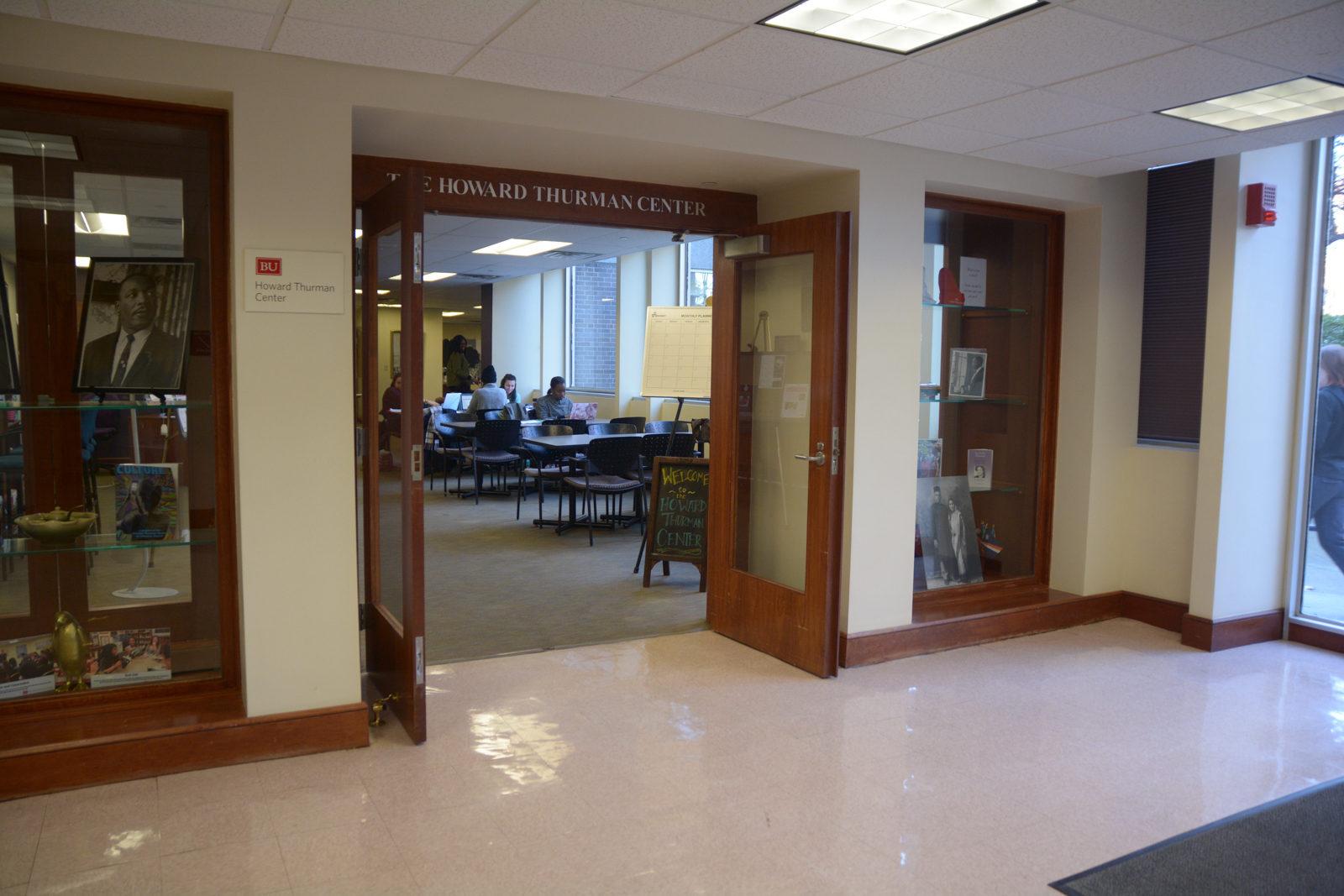 Boston University African Students Organization and Brothers United host an event at the Howard Thurman Center for Common Ground Sunday afternoon about caring for kinky or curly hair. PHOTO BY JESSICA RICHARDSON/ DAILY FREE PRESS STAFF