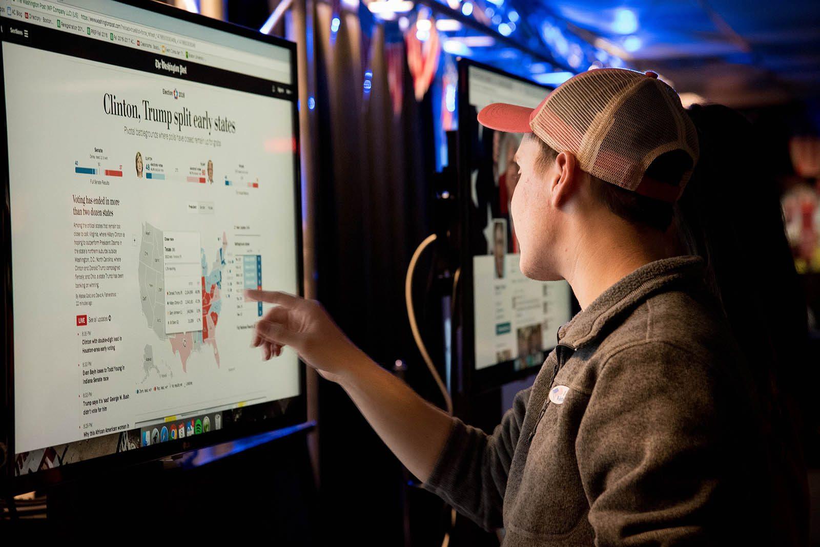 Students view an online map while election results come in during the Dean of Students' election party in BU Central Tuesday evening. PHOTO BY LAUREN PETERSON/ DAILY FREE PRESS STAFF 
