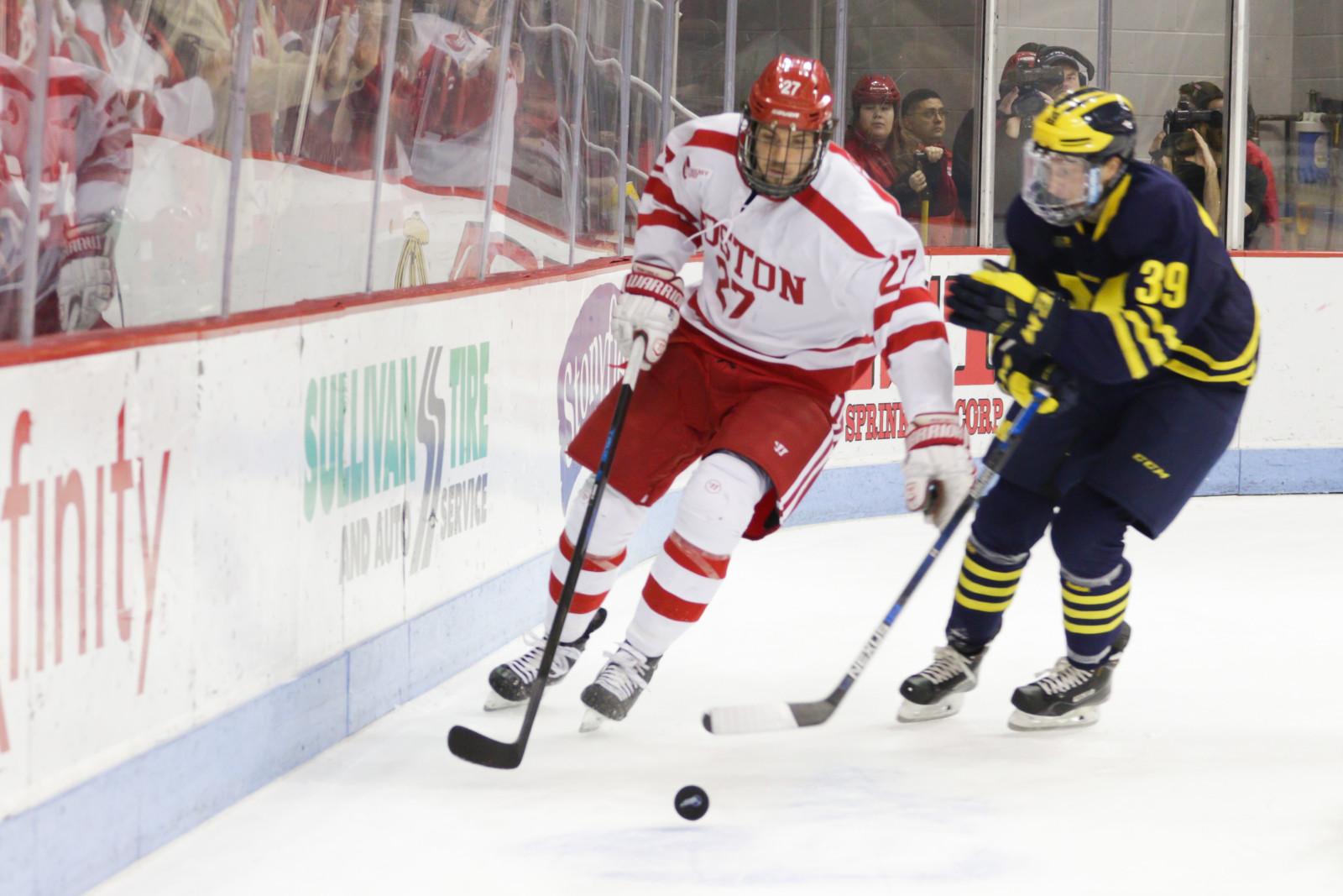 Third-period surge pushes No. 10 men's hockey over No. 12 Michigan