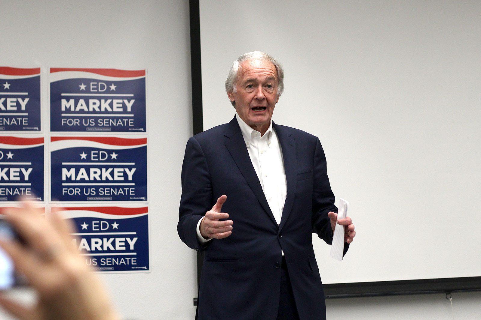 Massachusetts Senator Ed Markey addresses campaign volunteers at a 2020 Senate reelection strategy session held at the Coolidge Corner Library Sunday. HANNAH YOSHINAGA/ DAILY FREE PRESS STAFF