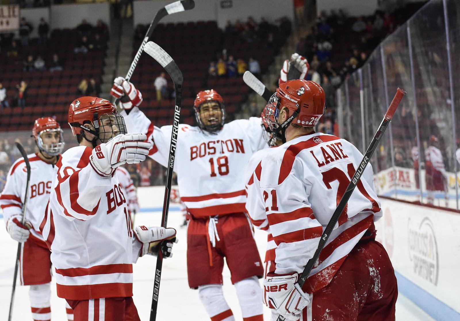 No. 11 men's hockey earns series split with Vermont after comeback win