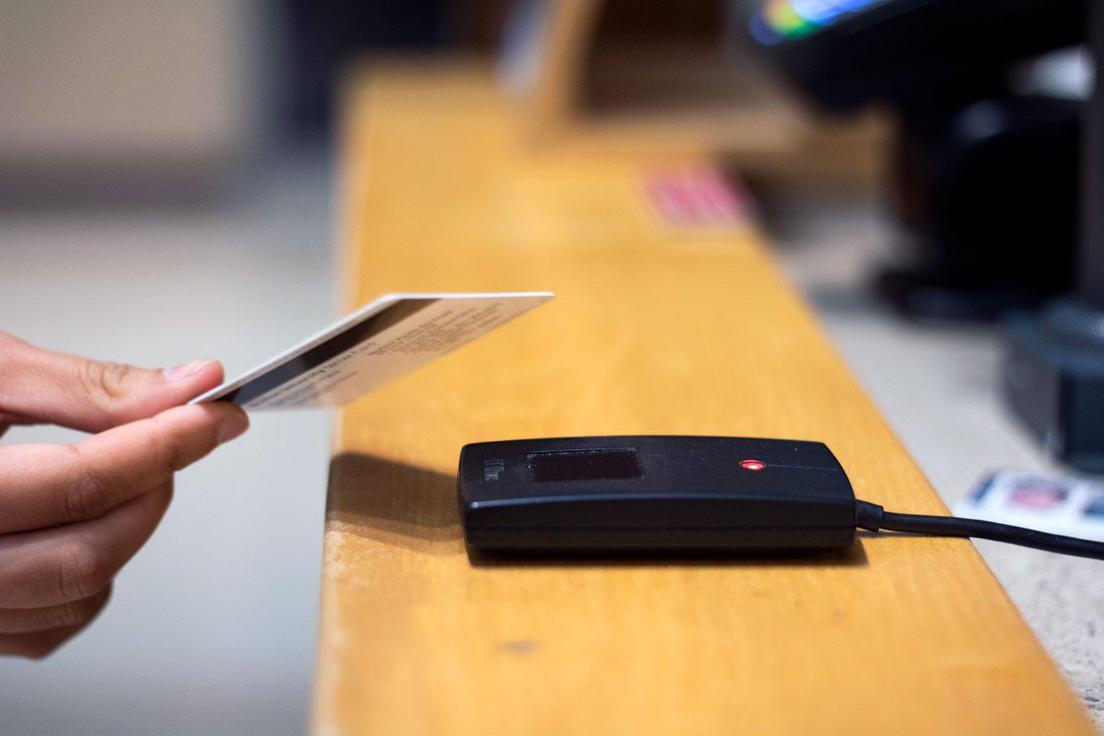 A student taps into BU’s Warren Dining Hall. The calculated price of one “swipe” for a meal varies with each of the seven meal plans offered to students. SOFIA KOYAMA/ DAILY FREE PRESS STAFF
