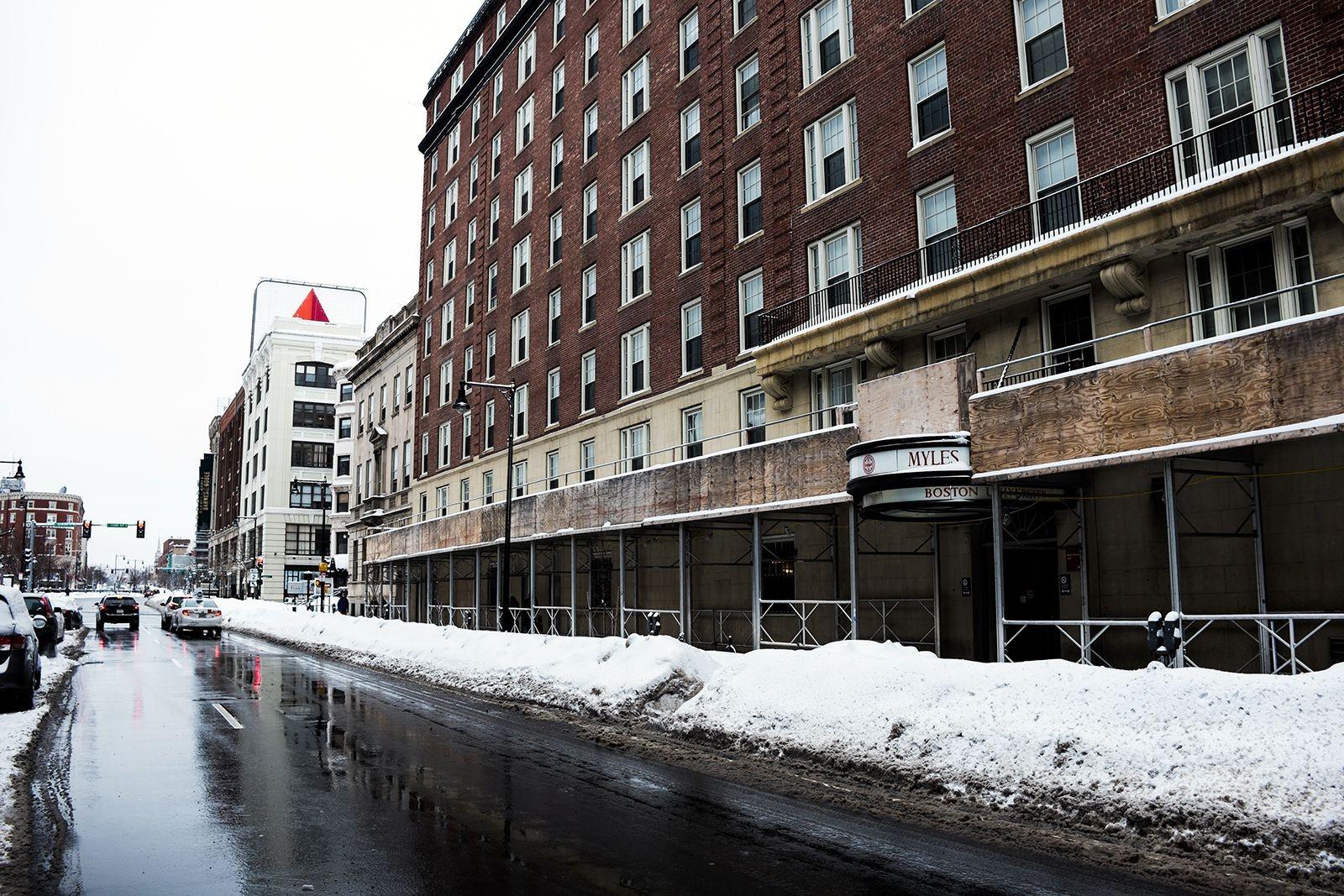 Students were evacuated from Myles Annex Thursday morning due to generator problems after power failures Wednesday night. PHOTO BY BRIAN SONG/DAILY FREE PRESS STAFF