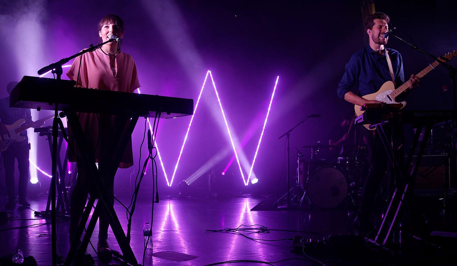 British pop duo Oh Wonder, shown in a 2016 performance at the El Rey Theatre in Los Angeles, released their third album “No One Else Can Wear Your Crown” on Friday. COURTESY OF JUSTIN HIGUCHI VIA FLICKR