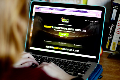 The United States Attorney General and the Gaming Commission seek to regulate online fantasy sports gambling website DraftKings. PHOTO ILLUSTRATION BY PAIGE TWOMBLY/DAILY FREE PRESS STAFF