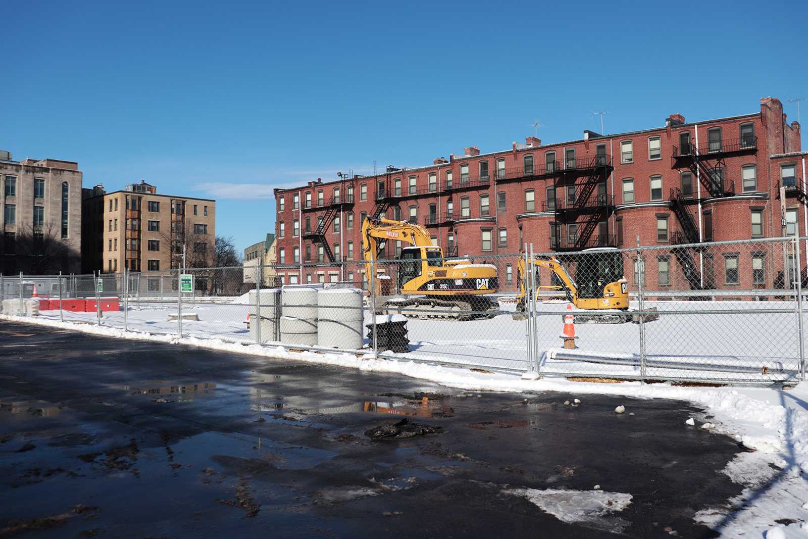 Construction on the Center for Computing and Data Sciences on Commonwealth Ave. will continue this spring and is expected to be finished by the fall 2022 semester. PERRY SOSI/ DAILY FREE PRESS STAFF