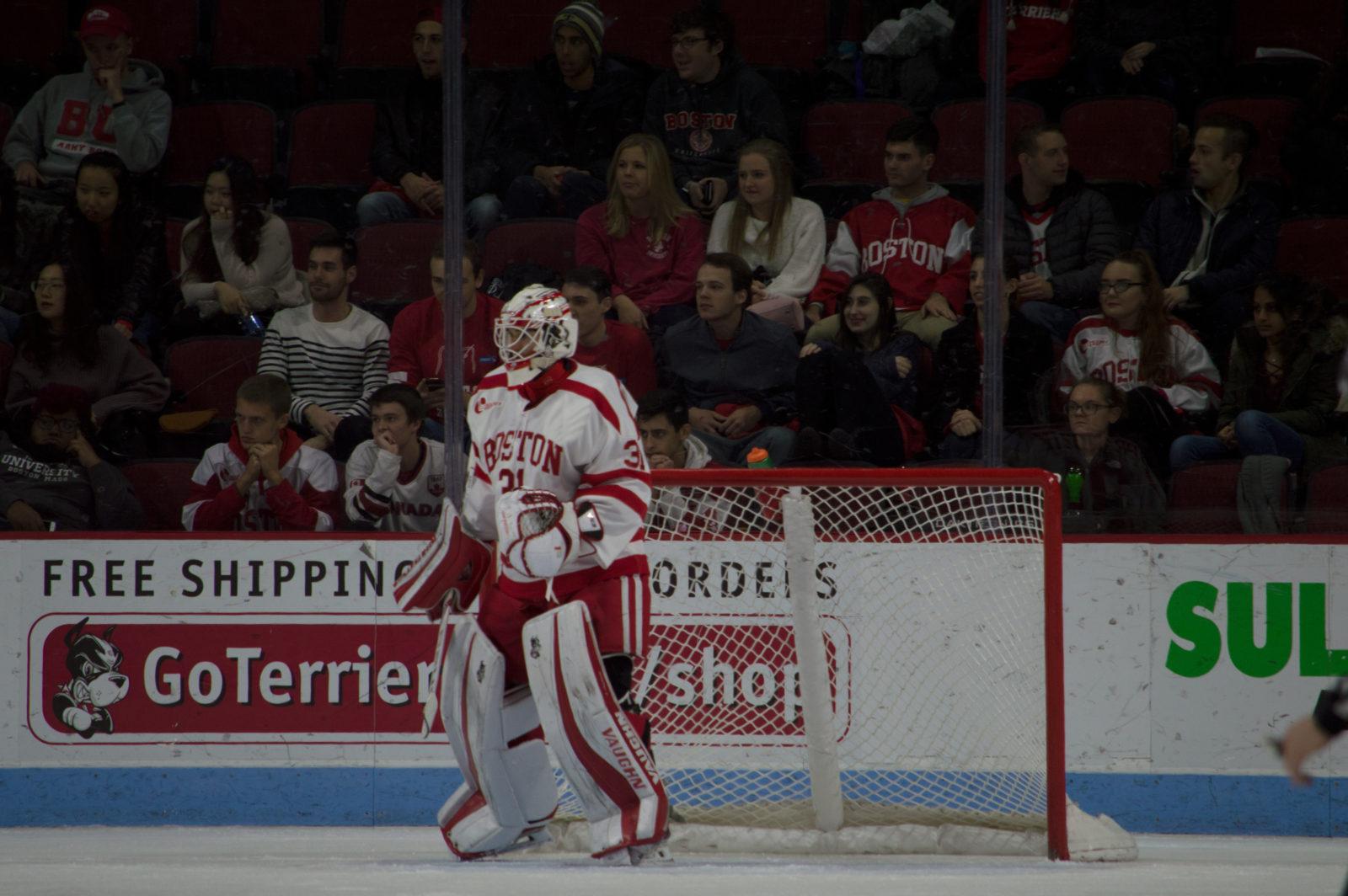 Sophomore goaltender Max Prawdzik at the goal for his first collegiate start. PHOTO BY VIGUNTHAAN THARMARAJAH/ DAILY FREE PRESS STAFF