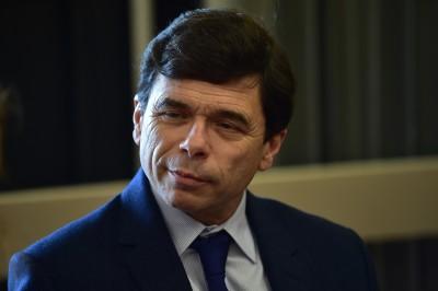 Pulitzer Prize-winning investigative reporter Mike Rezendes speaks with a Daily Free Press reporter about his role in The Boston Globe’s legendary Spotlight Team. PHOTO BY MADDIE MALHOTRA/DAILY FREE PRESS STAFF