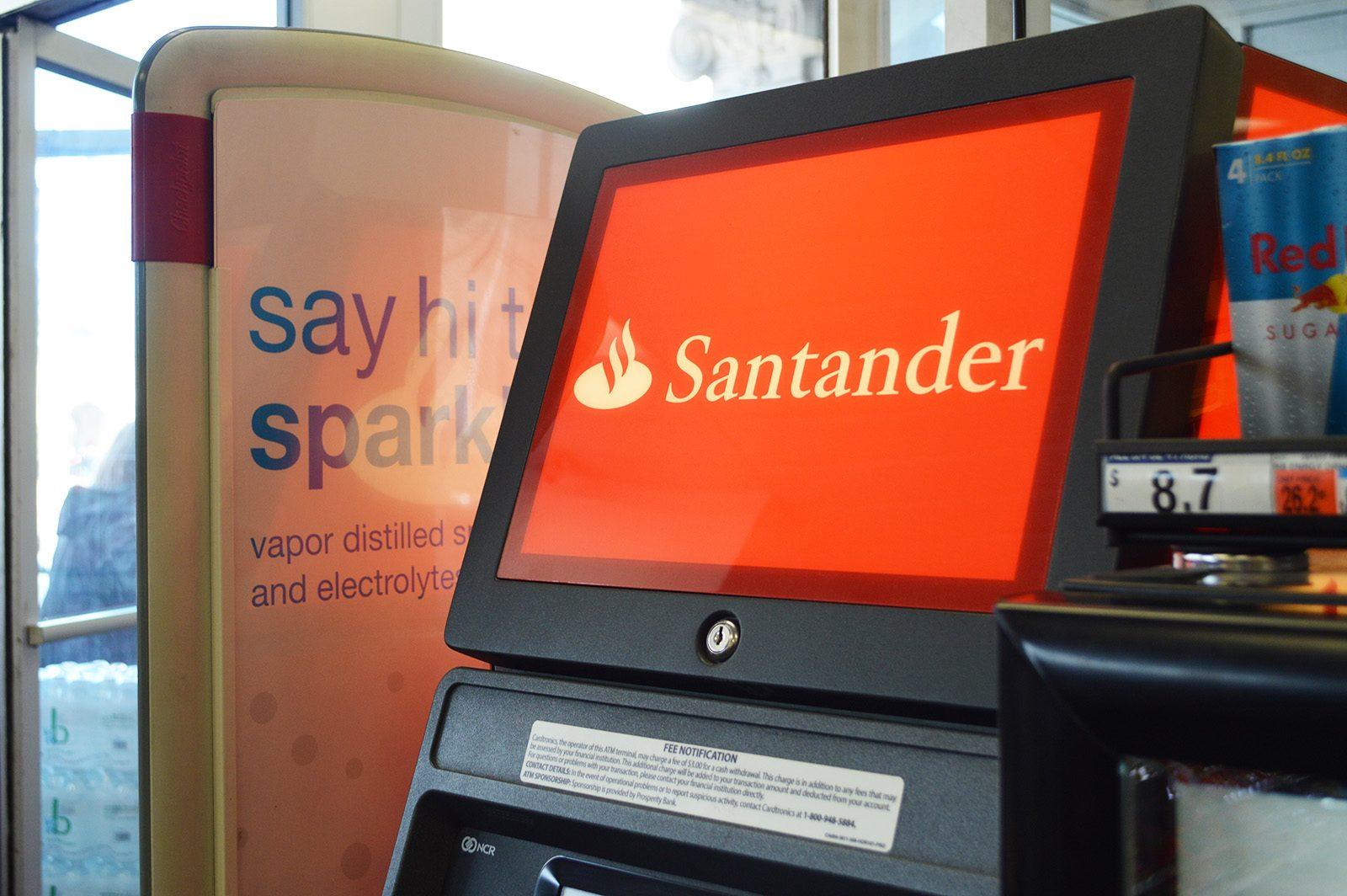 Santander Bank workers protest in a movement Monday to stop immoral banking and bring justice to the worker's union. PHOTO ILLUSTRATION BY CAROLYN KOMATSOULIS/ DAILY FREE PRESS STAFF.