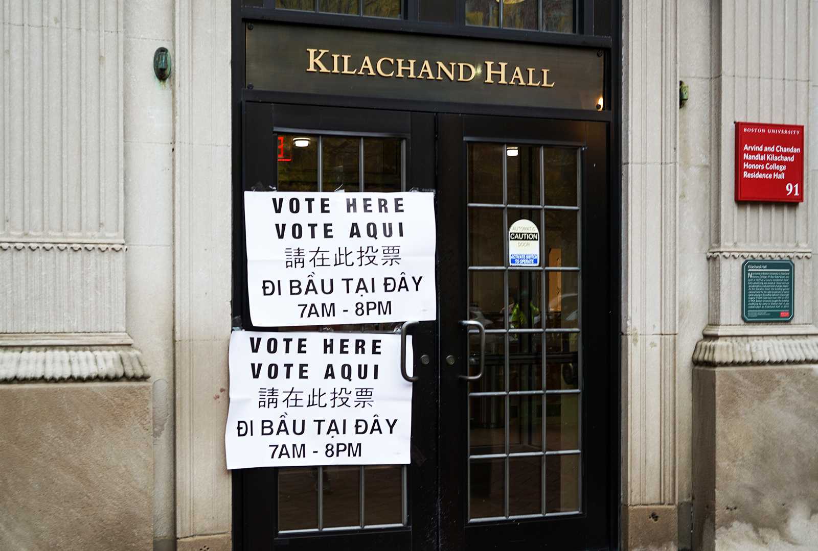 Signs for voting at Kilachand Hall on election day in November 2018. Boston University Votes, a new program created by Master Lecturer of Social Sciences in the College of General Studies Susan Lee, aims to increase voter registration among students. SERENA YU/ DFP FILE
