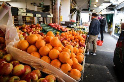 oranges at a farmers market in los angeles