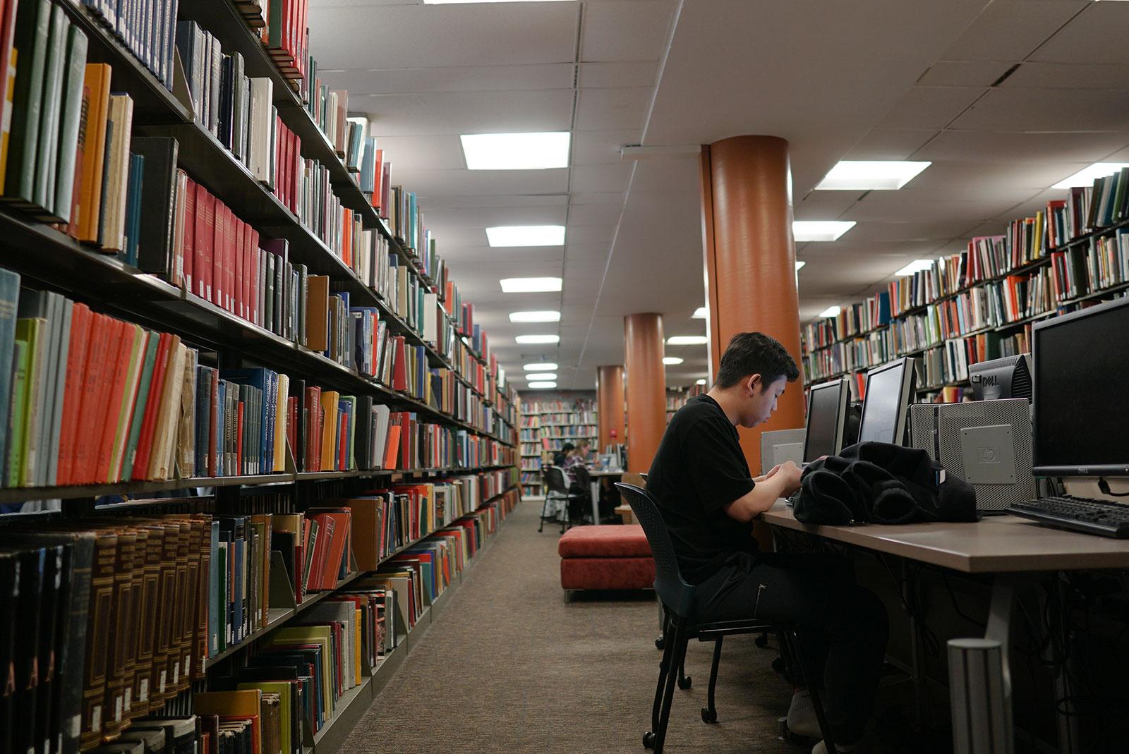 A student studies in Boston University’s Mugar Memorial Library. The library will start requiring students and faculty to show their IDs in the Fall semester to ensure they are affiliated with the university. SOPHIE PARK/ DFP FILE