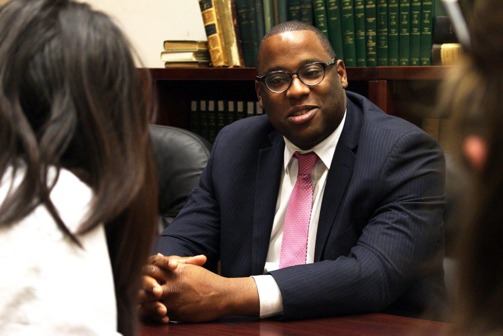 Boston City Councilor Tito Jackson holds an open roundtable with journalists from college newspapers and talked about gentrification as well as education. PHOTO BY KANKANIT WIRIYASAJJA/ DAILY FREE PRESS STAFF
