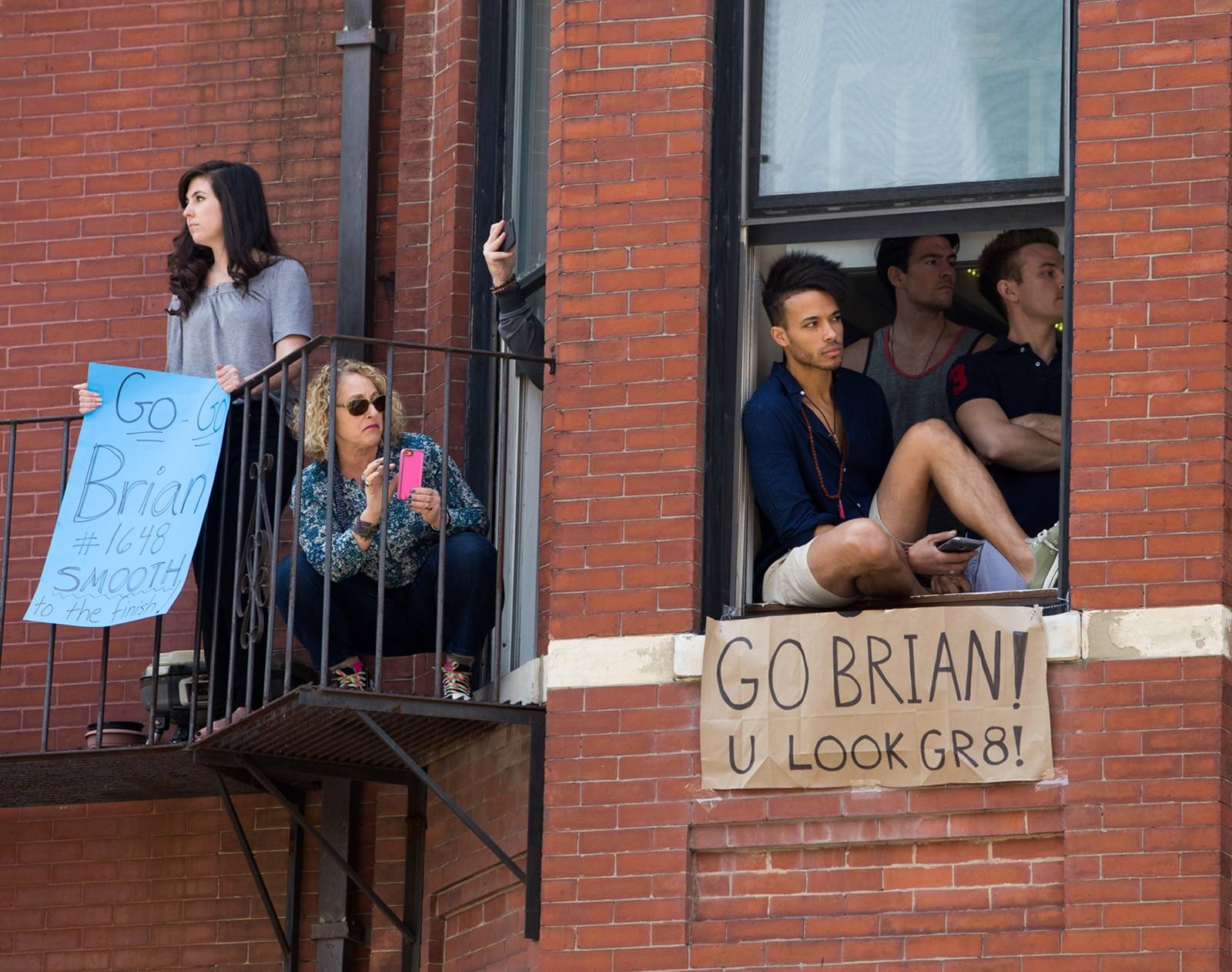 Fans anticipate the passing of their friend Brian Axelrod, of Massachusetts. PHOTO BY KELSEY CRONIN/DAILY FREE PRESS STAFF