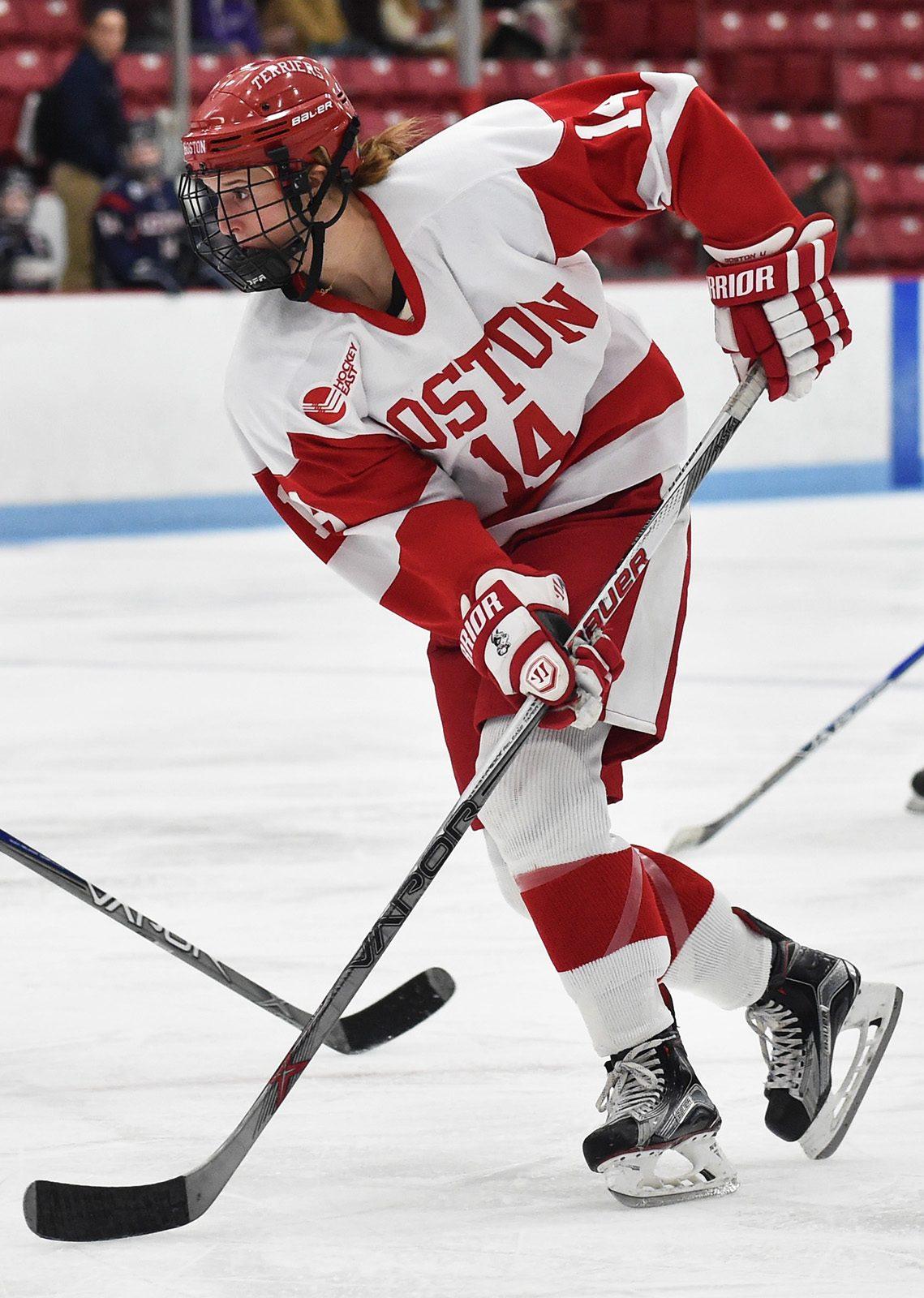 Maddie Elia has a 7 game point streak going into the Hockey East Playoffs. PHOTO BY MADDIE MALHOTRA/ DAILY FREE PRESS STAFF