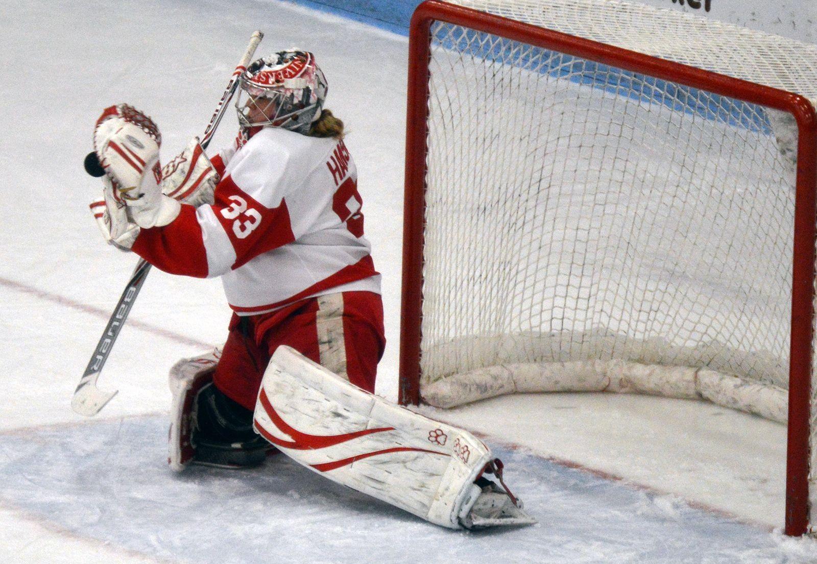 No. 6/7 women's hockey gets back on track with dominating win over Vermont