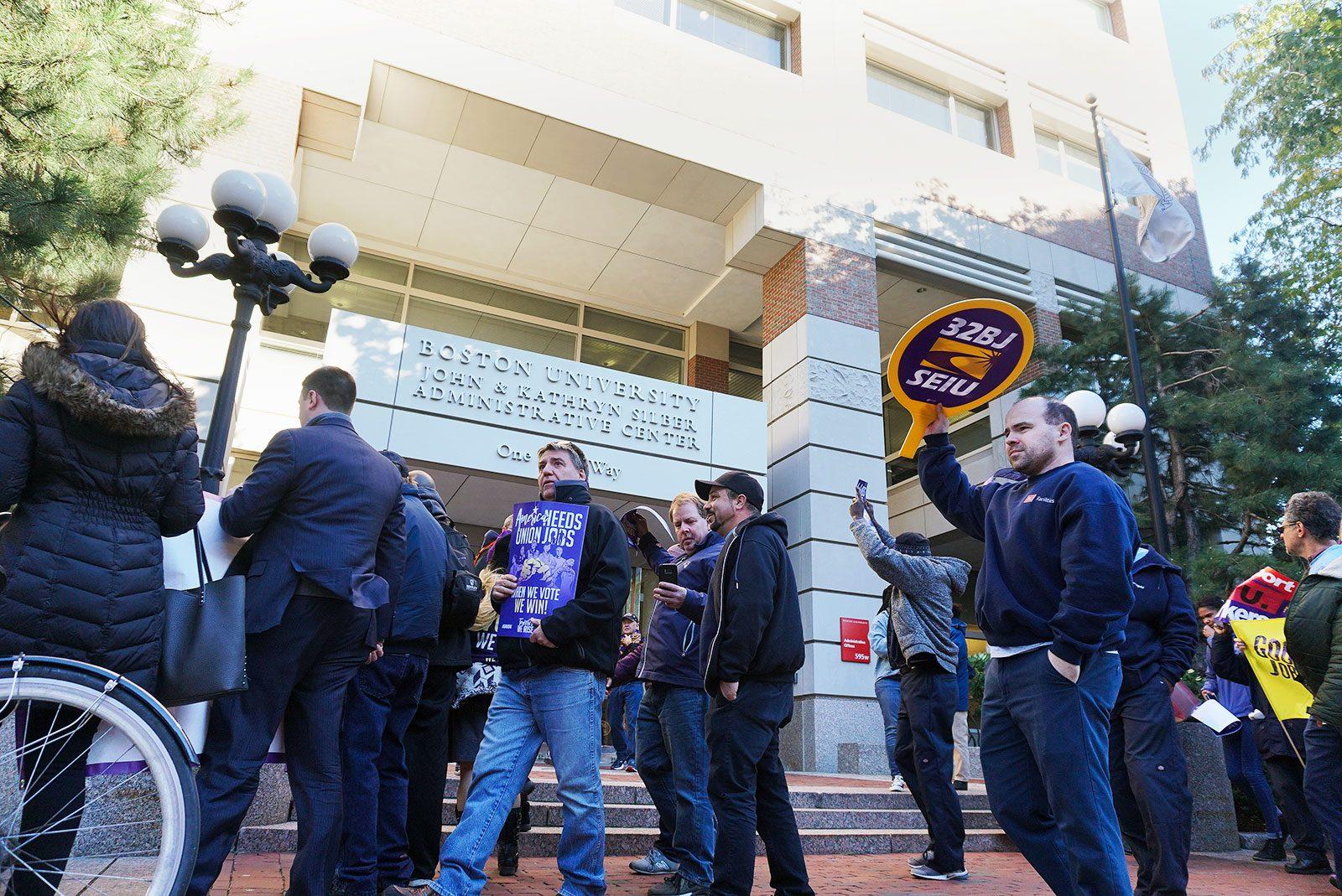 Union workers rally Thursday afternoon in the first of several marches over Family and Friends Weekend in support of Boston University service workers negotiating contracts with the school this month. SOPHIE PARK/ DAILY FREE PRESS STAFF