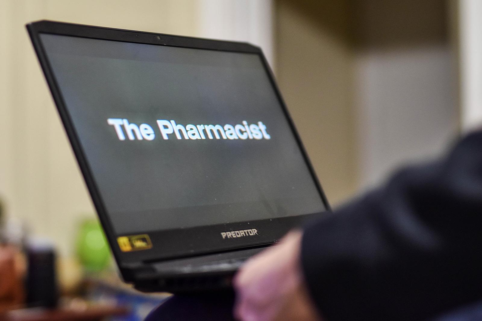 Netflix’s latest true-crime documentary “The Pharmacist” confronts the U.S. drug addiction epidemic. ILLUSTRATION BY LAURYN ALLEN/ DAILY FREE PRESS STAFF