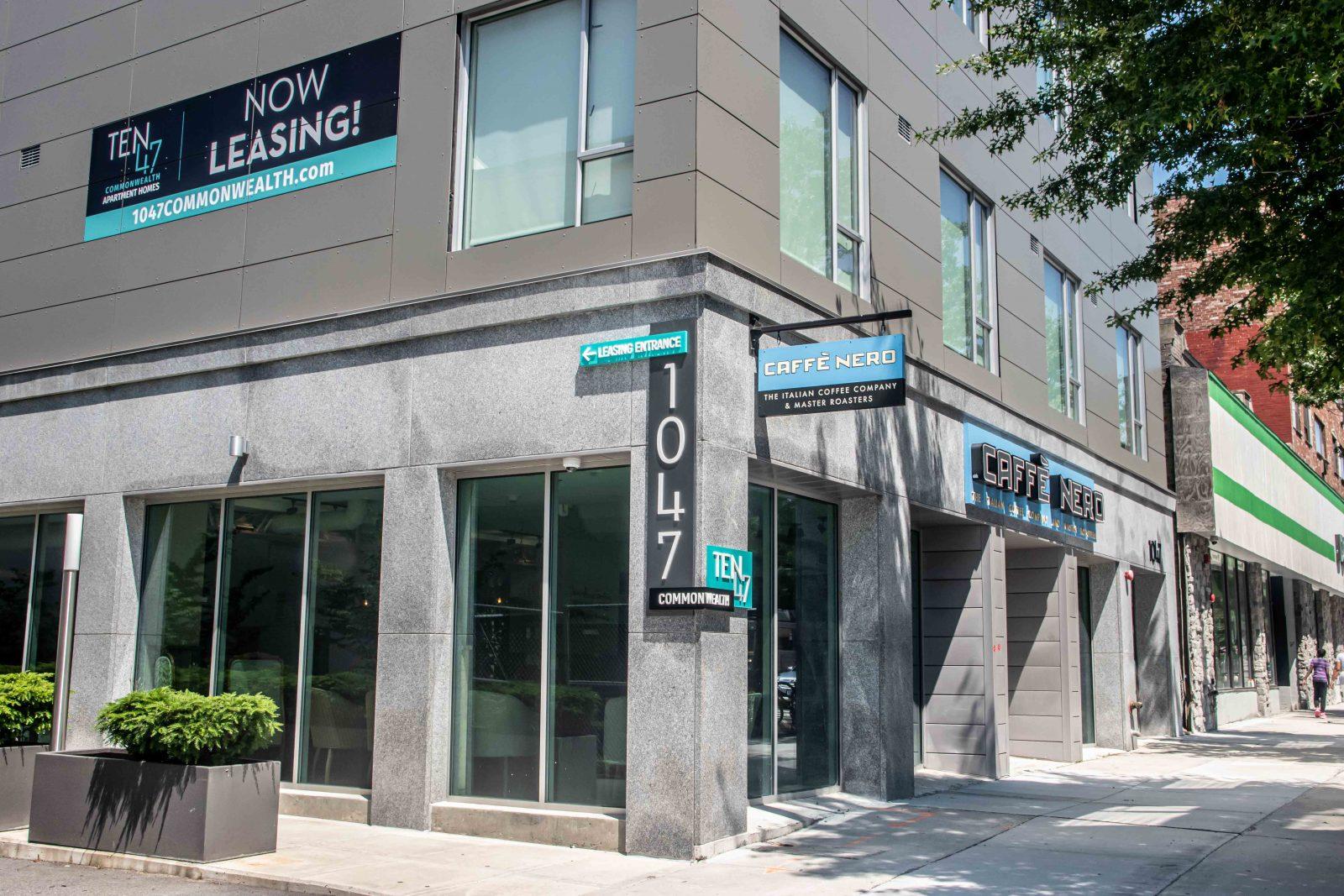 1047 Commonwealth Avenue, an off-campus apartment building. On July 15, Boston University will finalize a lease with 1047 Commonwealth Avenue to provide additional housing for students returning to campus this Fall. LAURYN ALLEN/ DAILY FREE PRESS STAFF