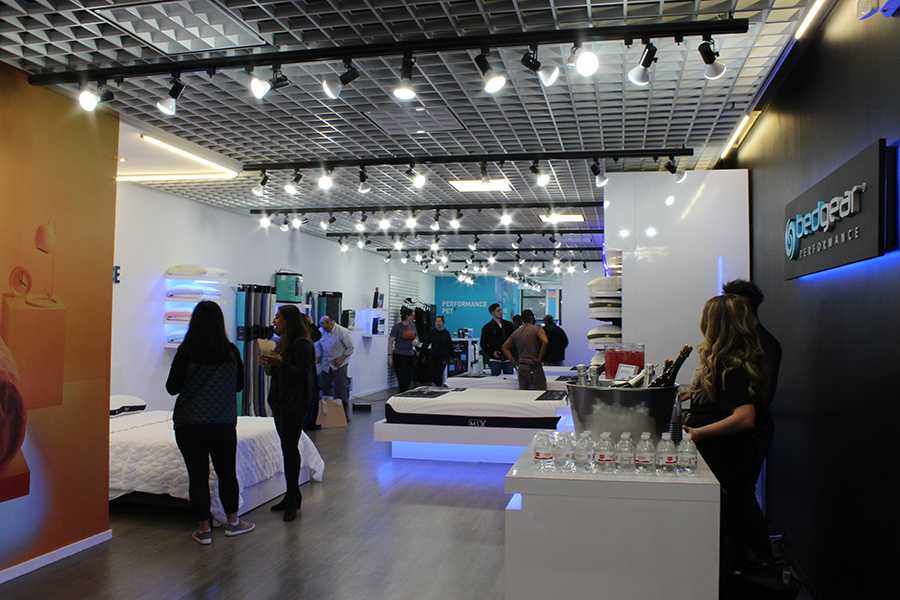 The Bedgear pop-up shop on Newbury Street. This is Bedgear’s first ever pop-up. PHOTO BY JENNA MANTO/DAILY FREE PRESS STAFF
