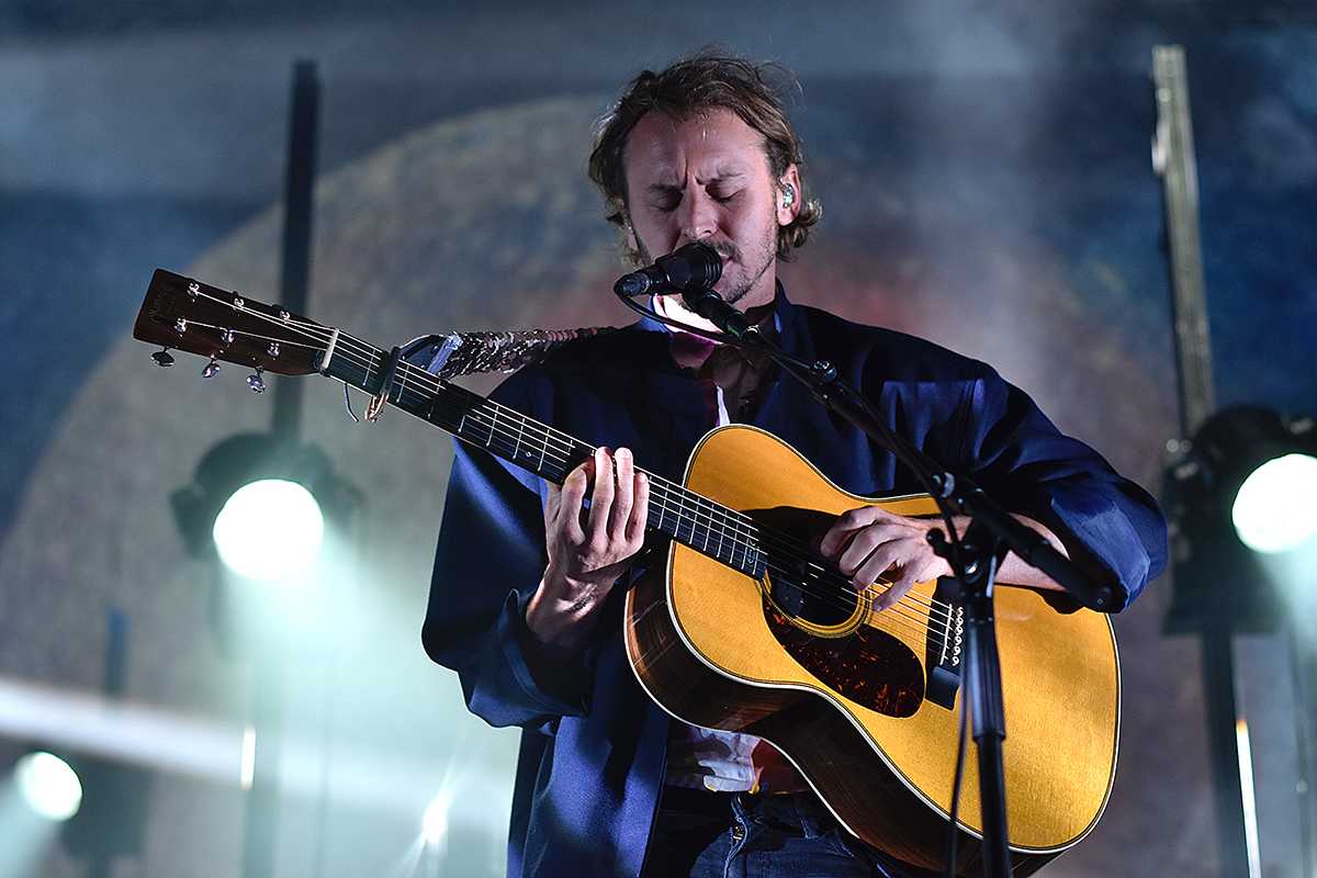British singer-songwriter Ben Howard performs at the Blue Hills Bank Pavilion Sunday night. ALEX DEL TUFO/ DAILY FREE PRESS STAFF