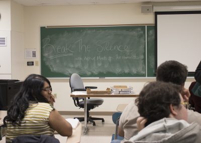 Students prepare for a discussion about mental illness at “Break the Silence” hosted by Humanists of Boston University and Active Minds Thursday afternoon. PHOTO BY KANKANIT WIRIYASAJJA/ DAILY FREE PRESS STAFF 