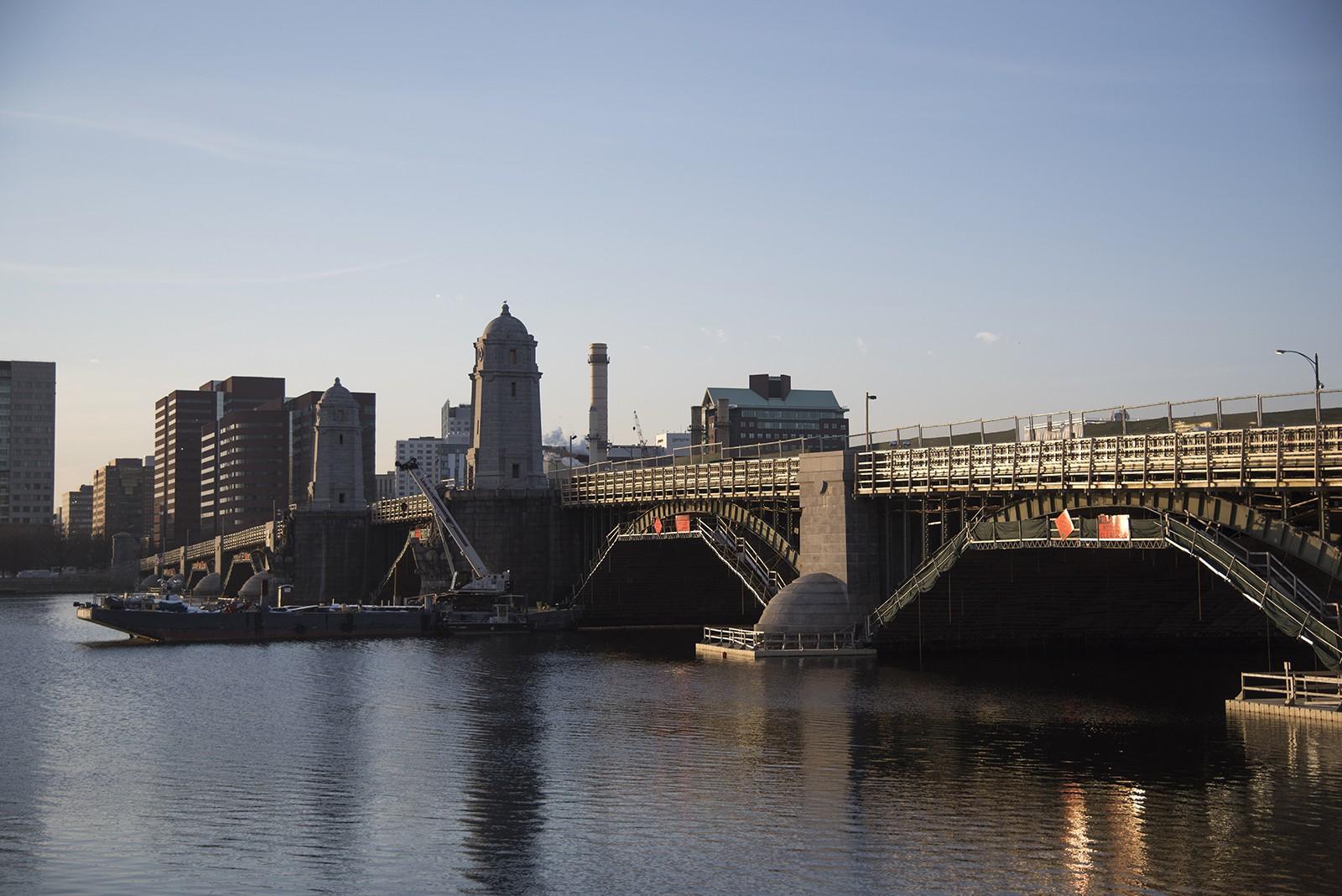 A man’s body was discovered in the Charles River early Friday morning by two joggers near the Longfellow Bridge. PHOTO BY LEXI PLINE/DAILY FREE PRESS STAFF