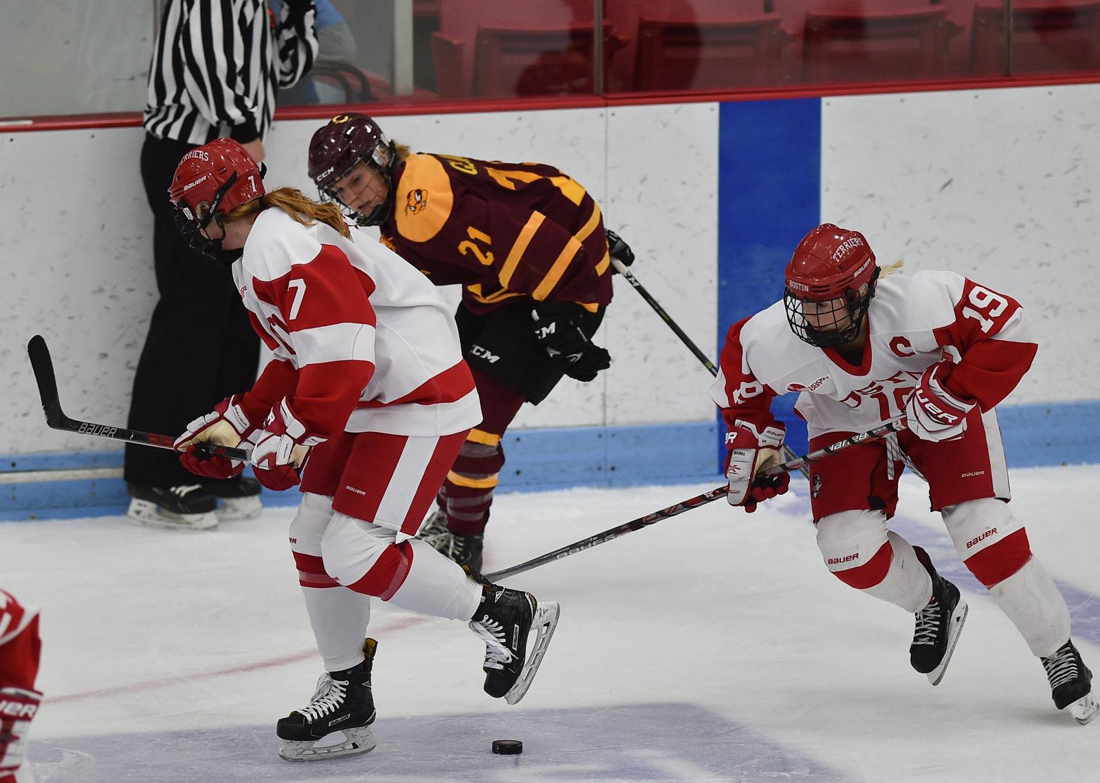 Despite two competitive games, the women's hockey team only came away with one point on the weekend. PHOTO BY MADDIE MALHOTRA/DFP FILE PHOTO