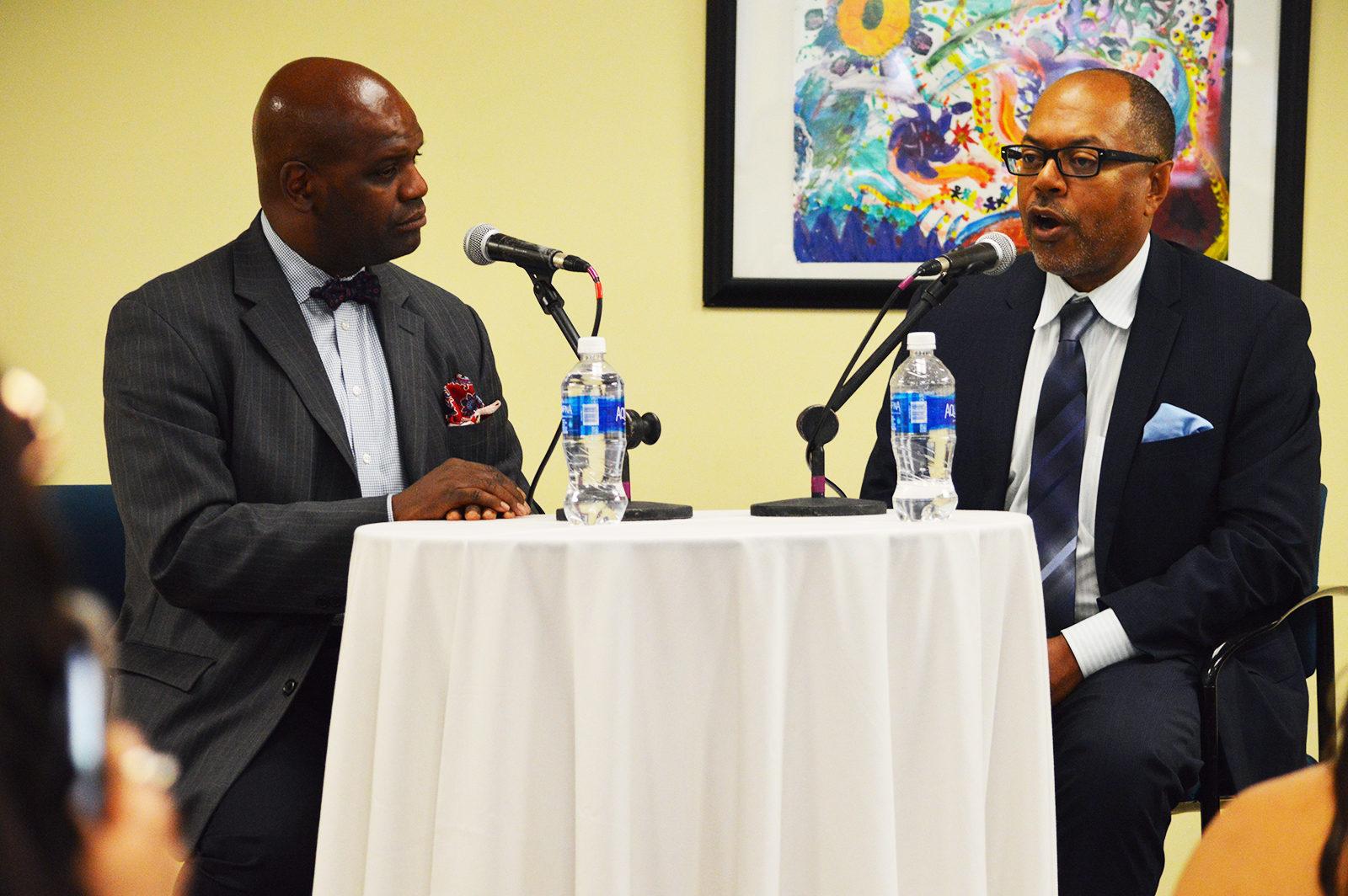 Kevin Merida, ESPN senior vice president, sits down with Dean Kenneth Elmore Wednesday night at the Howard Thurman Center to discuss protest, racial tensions and media coverage in professional sports after clashes in Charlottesville. PHOTO BY VIGUNTHAAN THARMARAJAH/ DAILY FREE PRESS STAFF
