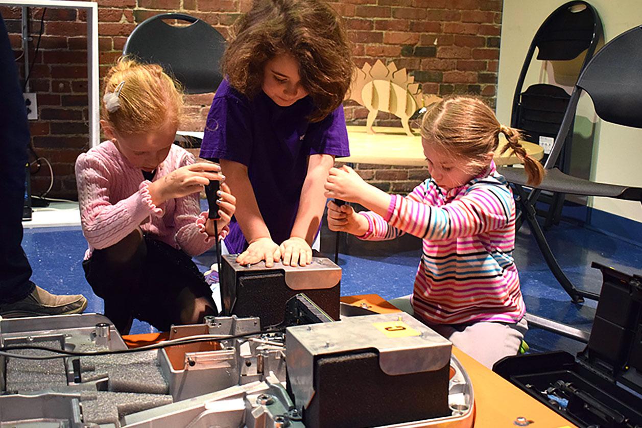 Children interact with a robot-building exhibition at the Boston Children’s Museum in 2018. A new city grant provides funds to support home-based childcare businesses to make childcare services more affordable. PHOTO BY LILLIAN LI/ DAILY FREE PRESS STAFF