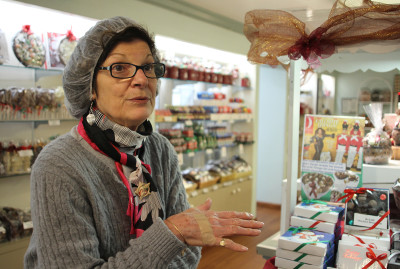 Mary Ann Nagle, owner of Phillips Candy House in Dorchester, speaks Wednesday about her famous chocolate turtles featured on Oprah’s 2015 Favorite Things List. PHOTO BY SARAH SILBIGER/DAILY FREE PRESS STAFF