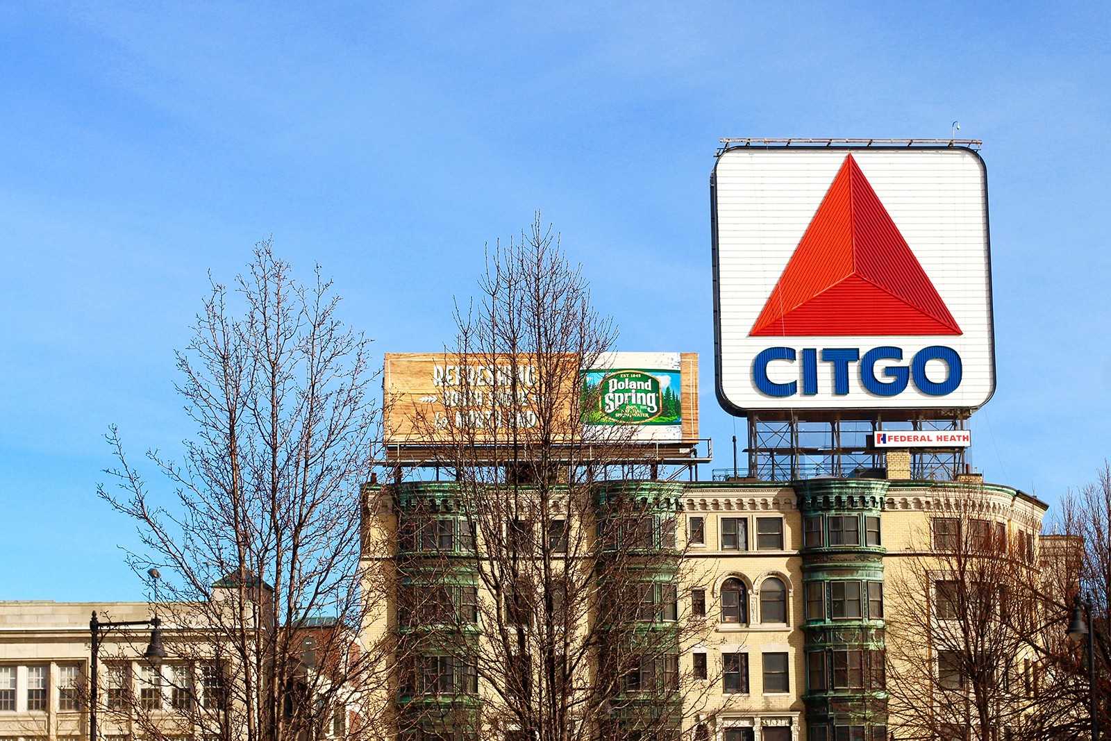 BU has moved forward with their plans to sell the building occupied by the Barnes and Noble and the iconic Citgo sign among others. PHOTO BY PAIGE TWOMBLY/DAILY FREE PRESS STAFF