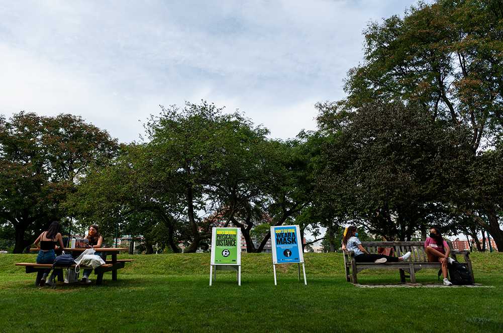 Students socializing on the Boston University Beach. First-year students have had a difficult time making new friends and forming social connections due to the COVID-19 pandemic. VIVIAN MYRON/ DAILY FREE PRESS STAFF
