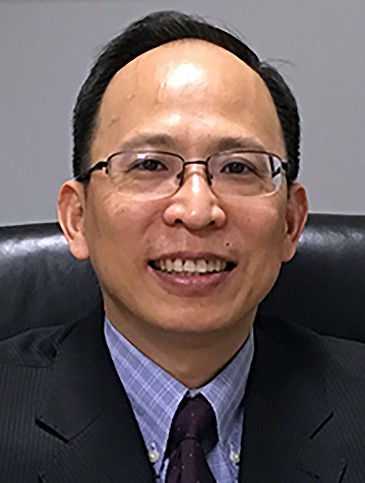 Associate professor at the Boston University School of Medicine Weining Lu was named BU Innovator of the Year for his research on chronic kidney disease. COURTESY OF WEINING LU