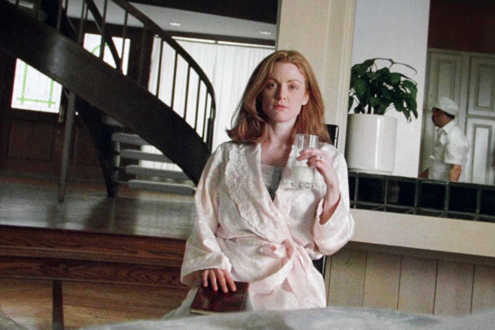 julianne moore in safe film