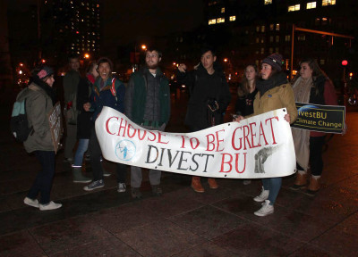 DivestBU held a rally at Marsh Plaza Tuesday with the goal of encouraging Boston University to divest from fossil fuels. PHOTO BY MADISON GOLDMAN/DAILY FREE PRESS STAFF