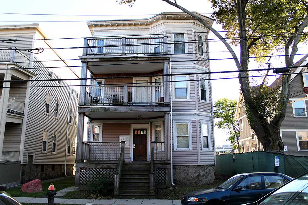 Many Boston residents are struggling to cope with the rising prices of homes and 
frequent evictions. Local organizations like City Life/Vida Urbana are focused on increasing the availability of affordable housing. KATIE GODERE/ DAILY FREE PRESS STAFF