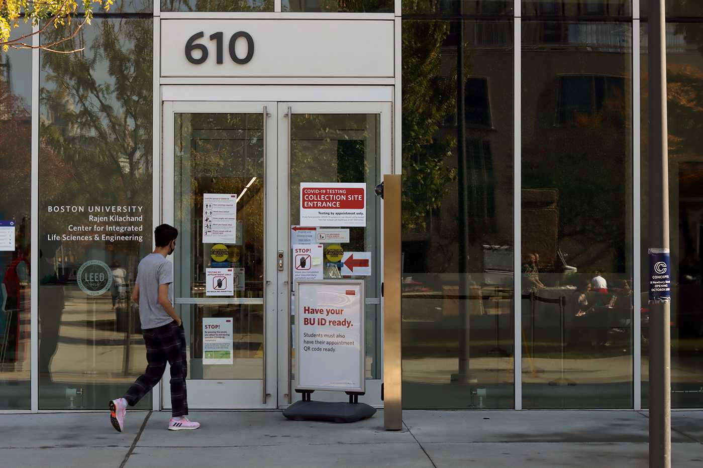 COVID-19 testing site at Boston University’s Rajen Kilachand Center for Integrated Life Sciences and Engineering building. Students who show up to University testing sites during cleaning hours or shift changes instead of their designated testing times have caused lines to form outside. ROBERT BRANNING/ DAILY FREE PRESS STAFF

