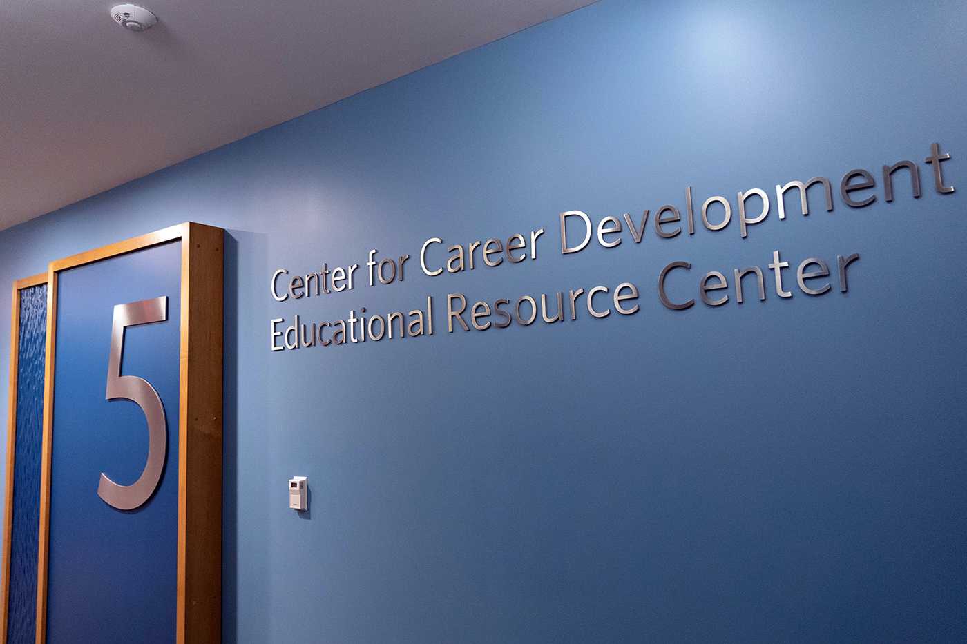 Boston University’s Center for Career Development. While the COVID-19 pandemic has posed difficulties for students trying to network in-person, it has made more virtual networking events accessible to students. JASMINE LI/ DFP FILE







