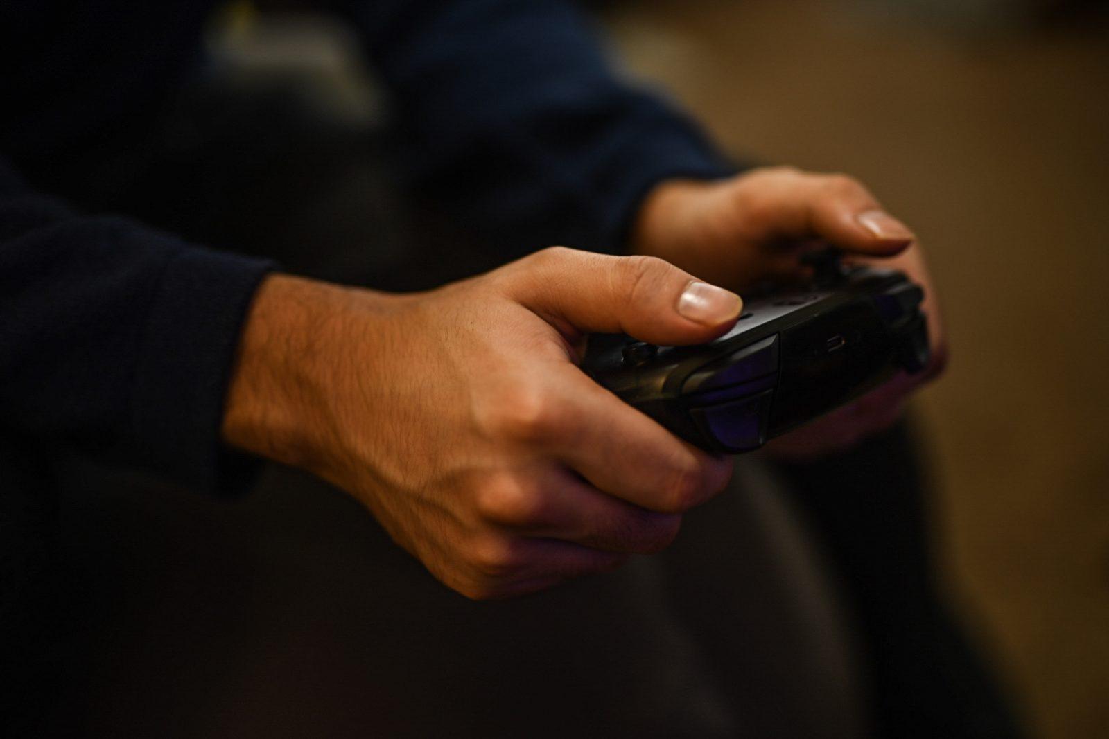 Boston University intramural sports teams are pivoting to e-sports for the Fall semester due to the COVID-19 pandemic. ILLUSTRATION BY LAURYN ALLEN/ DAILY FREE PRESS STAFF