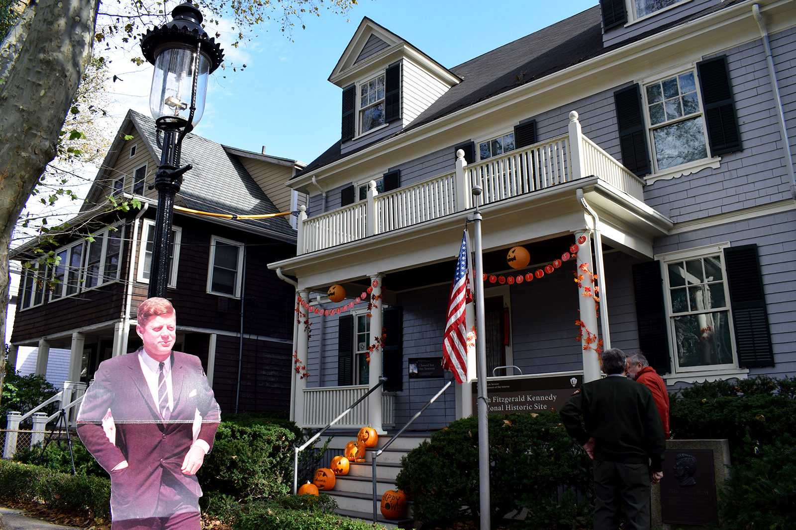 The John Fitzgerald Kennedy National Historic Site in Brookline is decorated for Halloween. PHOTO BY LILIAN LI/ DAILY FREE PRESS STAFF