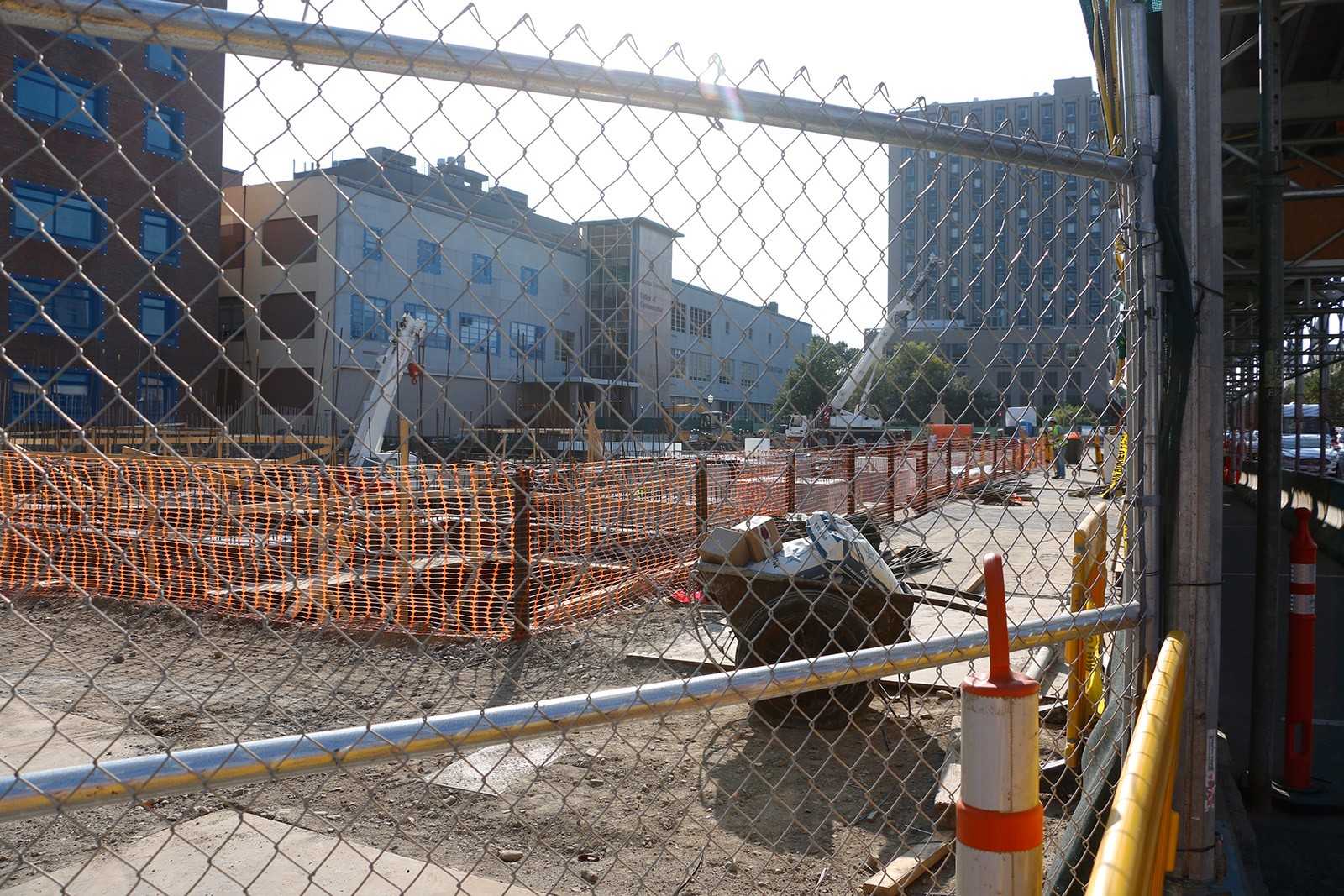 Construction for the new Center for Integrated Life Sciences and Engineering (CILSE) building broke ground at the beginning of summer 2015, and is planned to continue for the next 18 months. PHOTO BY OLIVIA NADEL/ DAILY FREE PRESS STAFF