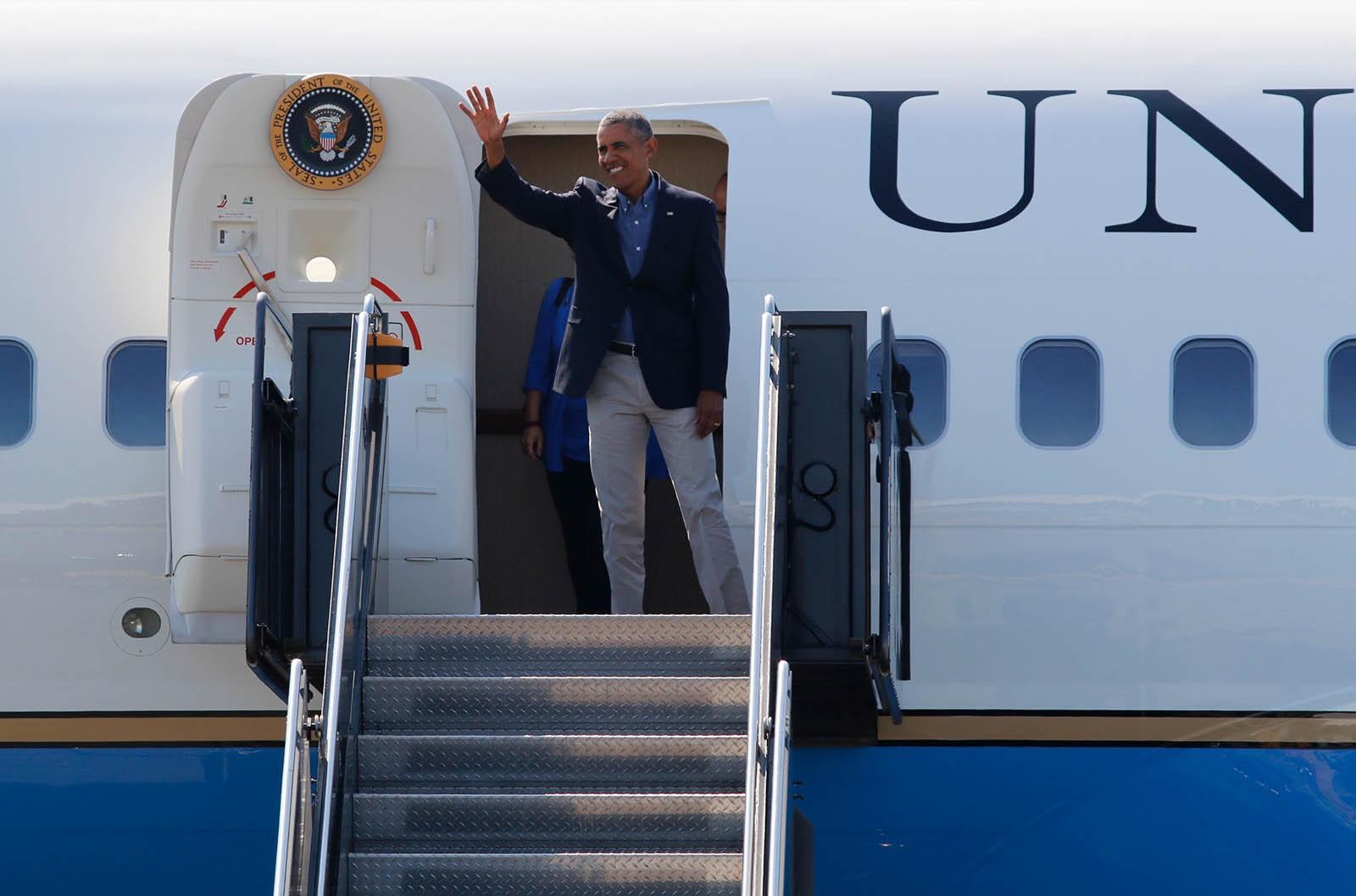 Obama visits Boston, pushes paid leave at Labor Day breakfast