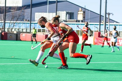 alexis pettisanti advances the ball in a field hockey game against colgate university